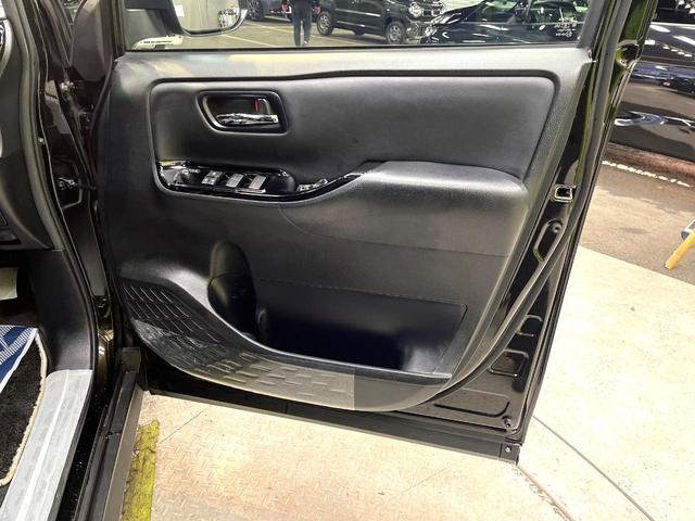 ヴォクシー ＺＳ　煌ＩＩＩ　禁煙車　両側電動スライドドア　純正ＳＤナビ　後席モニター　衝突被害軽減システム　ハーフレザーシート　ドラレコ　コーナーセンサー　スマートキー　ＬＥＤヘッド　ＥＴＣ　クルコン（67枚目）