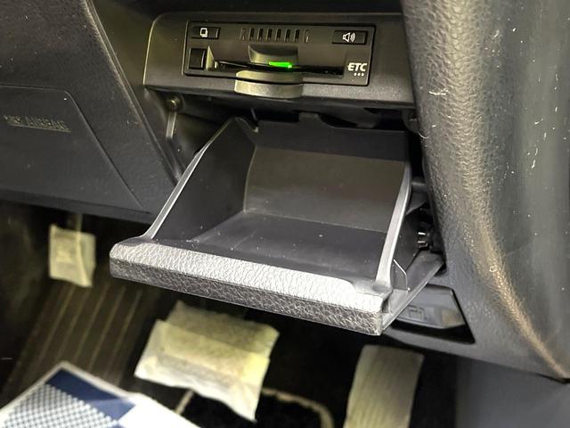 ヴォクシー ＺＳ　煌ＩＩＩ　禁煙車　両側電動スライドドア　純正ＳＤナビ　後席モニター　衝突被害軽減システム　ハーフレザーシート　ドラレコ　コーナーセンサー　スマートキー　ＬＥＤヘッド　ＥＴＣ　クルコン（68枚目）