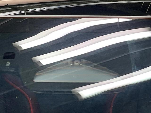 プリウス Ｚ　モデリスタエアロ　ガラスルーフ　禁煙車　全周囲カメラ　純正１２型ナビ　衝突被害軽減　シートベンチレーション　レーダークルーズ　ＥＴＣ　フルセグ　メモリー付パワーシート　コーナーセンサー　ＬＥＤヘッド（5枚目）