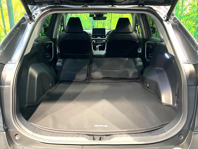 ���i�̂���������ʋ΁A���}���ɏ\���ȉ׎��X�y�[�X���m�ۂ��Ă���܂��B�Z�J���h�V�[�g��|���ƁA�傫�ȉו��̐ύڂ��\�ł���