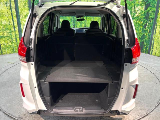 ���i�̂���������ʋ΁A���}���ɏ\���ȉ׎��X�y�[�X���m�ۂ��Ă���܂��B�Z�J���h�V�[�g��|���ƁA�傫�ȉו��̐ύڂ��\�ł���