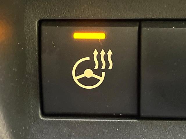 スペーシアカスタム ハイブリッドＸＳ　禁煙車　純正９インチナビ　両側電動ドア　全周囲カメラ　衝突被害軽減システム　レーダークルーズ　ハーフレザーシート　ドラレコ　コーナーセンサー　スマートキー　ＬＥＤヘッド　ビルトインＥＴＣ（7枚目）