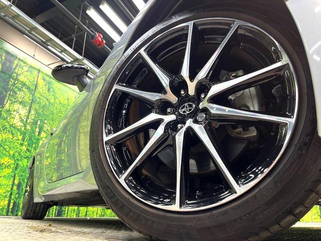 �y�����P�V�C���`�A���~�z�C�[���z�O�ςɃ}�b�`���������A���~�z�C�[���𑕒����Ă���܂��B�e��ЊO�A���~�z�C�[����A�X�^�b�h���X�^�C�����戵�����Ă���܂��B���񂲑��k����������