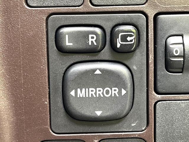 パッソ Ｘ　ユルリ　禁煙車　純正ナビ　ＥＴＣ　スマートキー　盗難防止装置　プライバシーガラス　ＣＤ／ＤＶＤ再生　電動格納ドアミラー　トラクションコントロール　ヘッドライトレベライザー　アームレスト（7枚目）