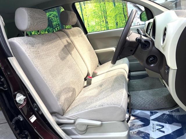 パッソ Ｘ　ユルリ　禁煙車　純正ナビ　ＥＴＣ　スマートキー　盗難防止装置　プライバシーガラス　ＣＤ／ＤＶＤ再生　電動格納ドアミラー　トラクションコントロール　ヘッドライトレベライザー　アームレスト（8枚目）