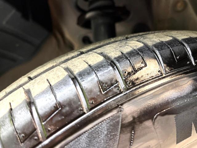 パッソ Ｘ　ユルリ　禁煙車　純正ナビ　ＥＴＣ　スマートキー　盗難防止装置　プライバシーガラス　ＣＤ／ＤＶＤ再生　電動格納ドアミラー　トラクションコントロール　ヘッドライトレベライザー　アームレスト（35枚目）