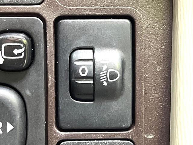 パッソ Ｘ　ユルリ　禁煙車　純正ナビ　ＥＴＣ　スマートキー　盗難防止装置　プライバシーガラス　ＣＤ／ＤＶＤ再生　電動格納ドアミラー　トラクションコントロール　ヘッドライトレベライザー　アームレスト（44枚目）