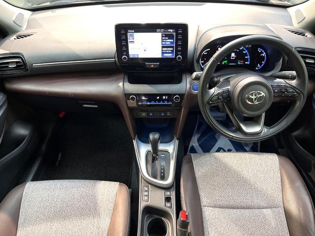 ヤリスクロス ハイブリッドZ バックカメラ 衝突被害軽減システム レーダークルーズ 禁煙車 ハーフレザーシート パワーシート ドラレコ コーナーセンサー スマートキー LEDヘッド 純正8型ディスプレイオーディオ ETC(2枚目)