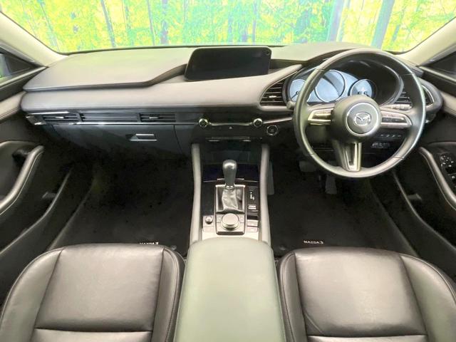 ＭＡＺＤＡ３セダン ２０Ｓ　Ｌパッケージ　純正８．８型コネクトナビ　全周囲カメラ　衝突被害軽減システム　禁煙車　レザーシート　パワーシート　レーダークルコン　ステアリングヒーター　シートヒータ―　コーナーセンサー　パドルシフト　ＢＳＭ　ＥＴＣ（2枚目）