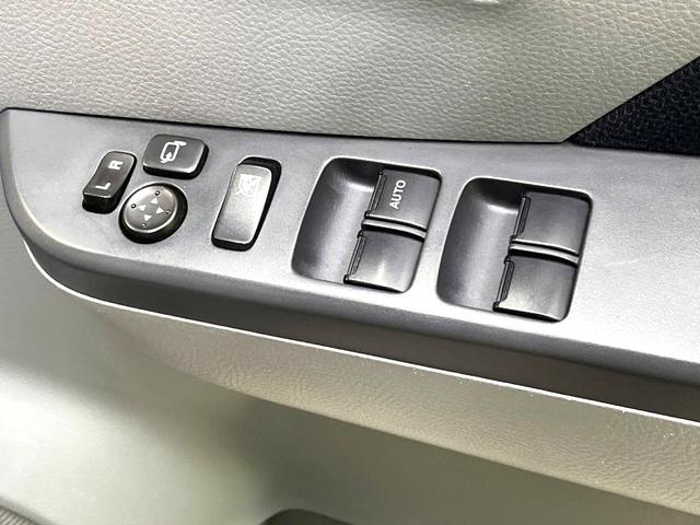 �y�d���i�[�~���[�z�T�C�h�~���[�͓d���i�[���ƂȂ��Ă���A�������ԏ�ł��L�Y�������X�N��}�����܂��B