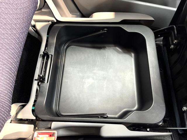 �y�V�[�g�A���_�[�{�b�N�X�z�V�[�g�̉��ɑ�e�ʂ̎��[�X�y�[�X��������Ă���A�C���ԃO�b�Y�ȂǁA�O���猩��ꂽ���Ȃ����̂�����������[�ł��ĕ֗��I