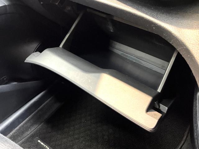 シエンタ ファンベースＧ　両側電動スライドドア　純正９型ナビ　全周囲カメラ　衝突軽減装置　禁煙車　スマートキー　ＬＥＤヘッドライト　ＥＴＣ　車線逸脱警報　オートライト　ｂｌｕｅｔｏｏｔｈ再生　フルセグ（48枚目）