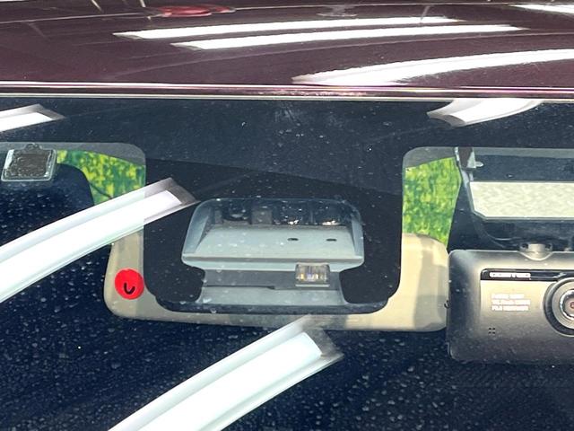 �y�Z�[�t�e�B�p�b�P�[�W�z���s���ɑO���̎ԗ�����F�����A�Փ˂������Ȏ��͌x��ƃu���[�L�ŏՓˉ���Ɣ�Q�y�����A�V�X�g�B�����S�Ƀh���C�u�����y���݂��������܂��B