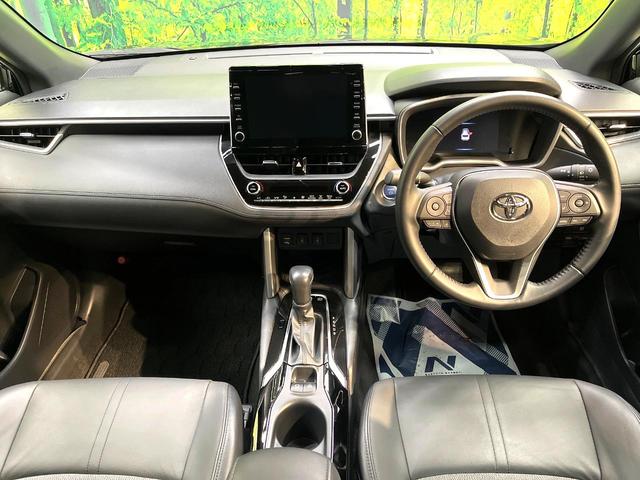 カローラクロス ハイブリッド　Ｚ　禁煙車　衝突軽減システム　レーダークルーズ　ナビ付ディスプレイオーディオ　全周囲カメラ　フルセグ　ＥＴＣ　ｂｌｕｅｔｏｏｔｈ再生　シートヒータ　パワーシート　ハーフレザーシート　パワーバックドア（2枚目）