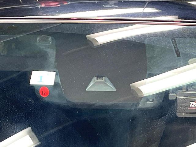 カローラクロス ハイブリッド　Ｚ　禁煙車　衝突軽減システム　レーダークルーズ　ナビ付ディスプレイオーディオ　全周囲カメラ　フルセグ　ＥＴＣ　ｂｌｕｅｔｏｏｔｈ再生　シートヒータ　パワーシート　ハーフレザーシート　パワーバックドア（5枚目）