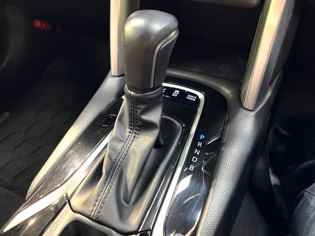 カローラクロス ハイブリッド　Ｚ　禁煙車　衝突軽減システム　レーダークルーズ　ナビ付ディスプレイオーディオ　全周囲カメラ　フルセグ　ＥＴＣ　ｂｌｕｅｔｏｏｔｈ再生　シートヒータ　パワーシート　ハーフレザーシート　パワーバックドア（48枚目）