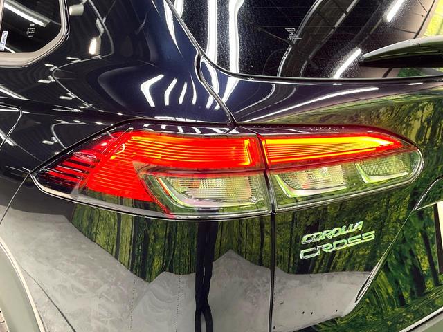 カローラクロス ハイブリッド　Ｚ　禁煙車　衝突軽減システム　レーダークルーズ　ナビ付ディスプレイオーディオ　全周囲カメラ　フルセグ　ＥＴＣ　ｂｌｕｅｔｏｏｔｈ再生　シートヒータ　パワーシート　ハーフレザーシート　パワーバックドア（55枚目）