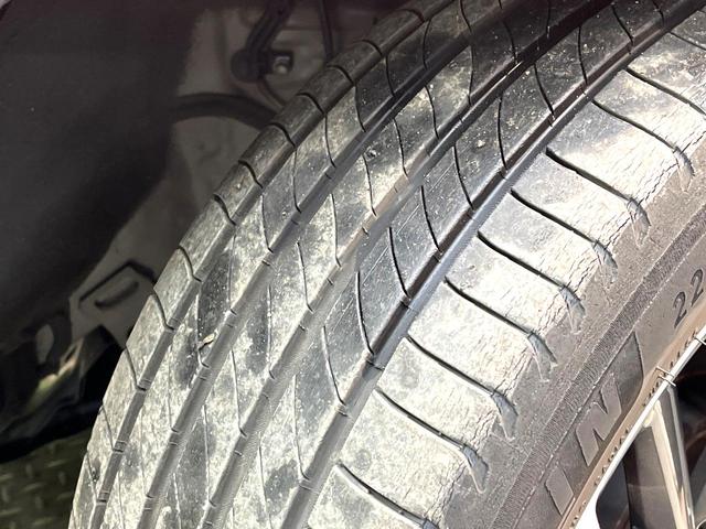 カローラクロス ハイブリッド　Ｚ　禁煙車　衝突軽減システム　レーダークルーズ　ナビ付ディスプレイオーディオ　全周囲カメラ　フルセグ　ＥＴＣ　ｂｌｕｅｔｏｏｔｈ再生　シートヒータ　パワーシート　ハーフレザーシート　パワーバックドア（63枚目）