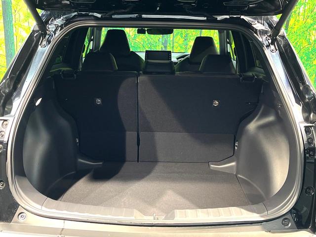 カローラクロス ハイブリッド　Ｚ　禁煙車　衝突軽減システム　レーダークルーズ　ナビ付ディスプレイオーディオ　全周囲カメラ　フルセグ　ＥＴＣ　ｂｌｕｅｔｏｏｔｈ再生　シートヒータ　パワーシート　ハーフレザーシート　パワーバックドア（69枚目）