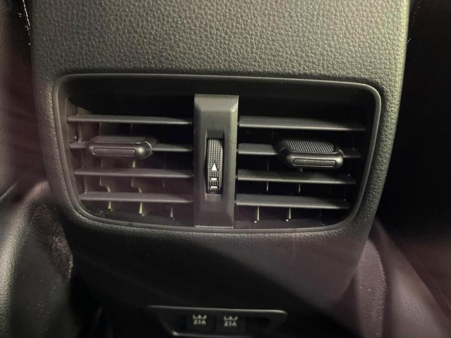 カローラクロス ハイブリッド　Ｚ　禁煙車　衝突軽減システム　レーダークルーズ　ナビ付ディスプレイオーディオ　全周囲カメラ　フルセグ　ＥＴＣ　ｂｌｕｅｔｏｏｔｈ再生　シートヒータ　パワーシート　ハーフレザーシート　パワーバックドア（74枚目）