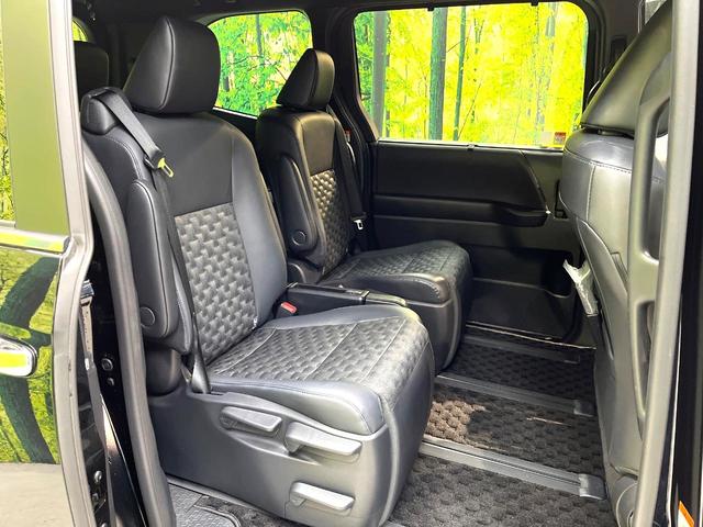 ヴォクシー ハイブリッドＳ－Ｚ　後席モニター　１０．５型ディスプレイオーディオ　両側電動ドア　快適利便ＰＫＧ　セーフティセンス　レーダークルーズ　禁煙車　パワーバックドア　シートヒーター　ステアリングヒーター　Ｂｌｕｅｔｏｏｔｈ（9枚目）