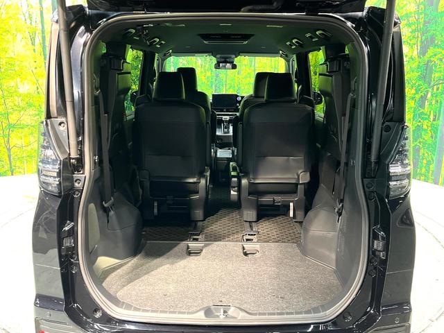 ヴォクシー ハイブリッドＳ－Ｚ　後席モニター　１０．５型ディスプレイオーディオ　両側電動ドア　快適利便ＰＫＧ　セーフティセンス　レーダークルーズ　禁煙車　パワーバックドア　シートヒーター　ステアリングヒーター　Ｂｌｕｅｔｏｏｔｈ（11枚目）