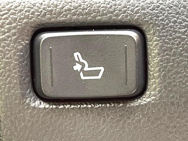 Ｃ－ＨＲ Ｇ　ＬＥＤエディション　純正９型ナビ　バックカメラ　衝突被害軽減システム　レーダークルーズ　禁煙車　シートヒーター　ドライブレコーダー　コーナーセンサー　スマートキー　ＬＥＤヘッド　ＥＴＣ　オートマチックハイビーム（45枚目）