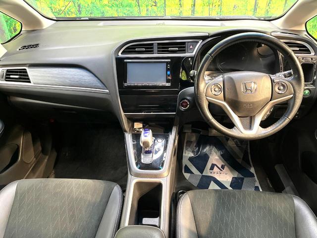 シャトル ハイブリッドＺ　純正ＳＤナビ　バックカメラ　衝突被害軽減システム　禁煙車　ハーフレザーシート　ドライブレコーダー　コーナーセンサー　ＬＥＤヘッド　ＥＴＣ　クルースコントロール　純正１６インチアルミ　オートライト（2枚目）