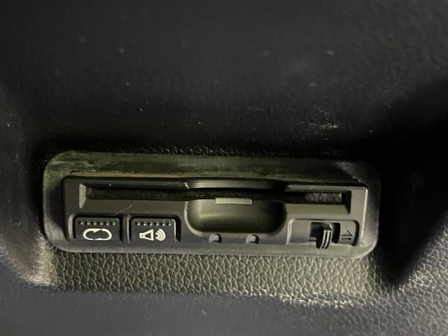 シャトル ハイブリッドＺ　純正ＳＤナビ　バックカメラ　衝突被害軽減システム　禁煙車　ハーフレザーシート　ドライブレコーダー　コーナーセンサー　ＬＥＤヘッド　ＥＴＣ　クルースコントロール　純正１６インチアルミ　オートライト（7枚目）