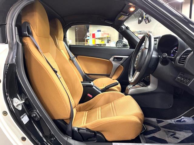 コペン ローブ　ターボ　禁煙車　シートヒーター　ドライブレコーダー　スマートキー　ＬＥＤヘッド　フォグランプ　純正１６インチアルミ　オートエアコン　革巻きステアリング　アイドリングストップ　ＣＤプレイヤー（9枚目）