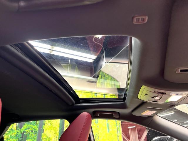 ＲＸ ＲＸ３００　Ｆスポーツ　禁煙車　サンルーフ　純正１２．３ＳＤナビ　全周囲カメラ　衝突被害軽減システム　レーダークルーズ　電動リアゲート　レザーシート　全席シートヒーター　前席シートエアコン　コーナーセンサー　１００Ｖ電源（3枚目）