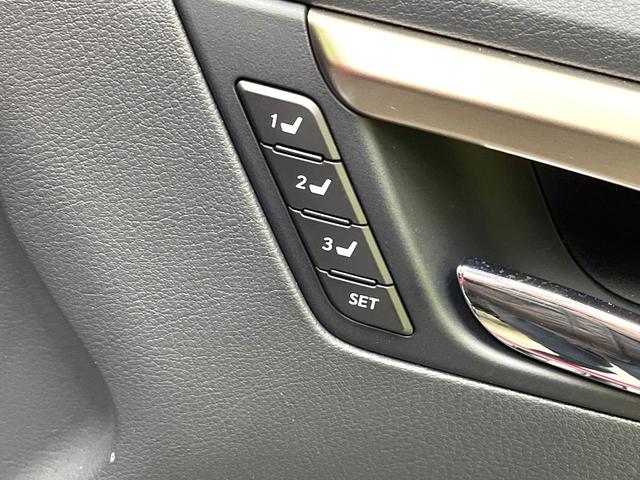 ＲＸ ＲＸ３００　Ｆスポーツ　禁煙車　サンルーフ　純正１２．３ＳＤナビ　全周囲カメラ　衝突被害軽減システム　レーダークルーズ　電動リアゲート　レザーシート　全席シートヒーター　前席シートエアコン　コーナーセンサー　１００Ｖ電源（30枚目）