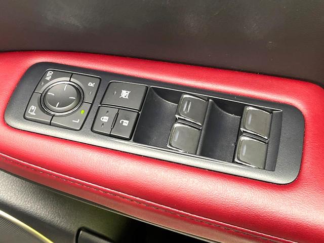 ＲＸ ＲＸ３００　Ｆスポーツ　禁煙車　サンルーフ　純正１２．３ＳＤナビ　全周囲カメラ　衝突被害軽減システム　レーダークルーズ　電動リアゲート　レザーシート　全席シートヒーター　前席シートエアコン　コーナーセンサー　１００Ｖ電源（40枚目）