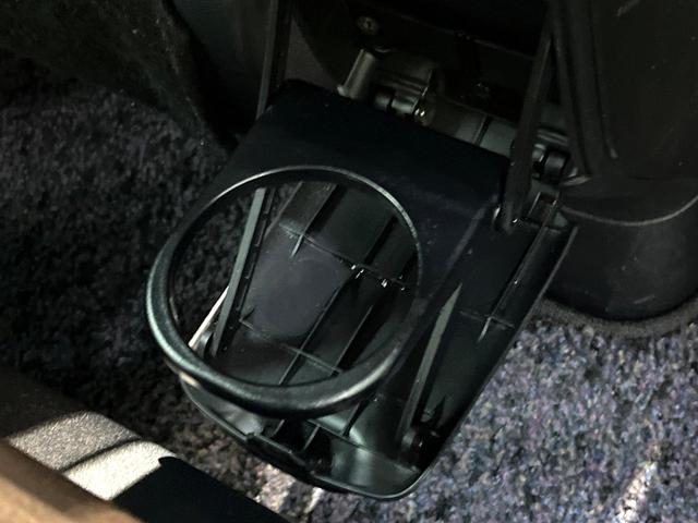 アクア Ｇ　純正ナビ　禁煙車　ドライブレコーダー　スマートキー　ＥＴＣ　オートライト　オートエアコン　ＣＤ再生　地デジＴＶ　ステアリングスイッチ　横滑り防止装置　プライバシーガラス　電動格納ドアミラー（49枚目）