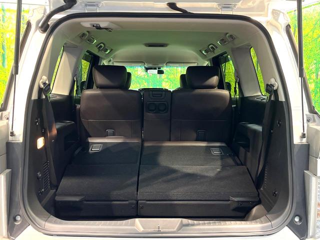 ���i�̂���������ʋ΁A���}���ɏ\���ȉ׎��X�y�[�X���m�ۂ��Ă���܂��B�傫�ȉו��̐ύڂ��\�ł���