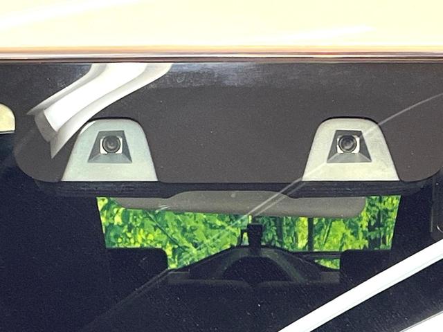 スペーシアカスタム ハイブリッドＸＳターボ　両側電動ドア　ターボ　純正８インチナビ　全周囲カメラ　衝突被害軽減システム　レーダークルーズ　禁煙車　ハーフレザーシート　シートヒーター　ドラレコ　コーナーセンサー　スマートキー　ＬＥＤヘッド　ＥＴＣ（4枚目）