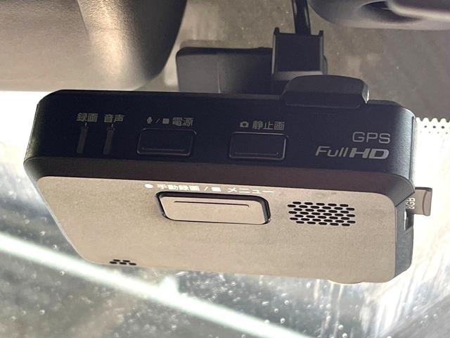 ノート ｅ－パワー　メダリスト　純正ナビ　全周囲カメラ　インテリジェントエマージェンシーブレーキ　コーナーセンサー　スマートキー　純正１５インチアルミ　オートライト　オートエアコン　Ｂｌｕｅｔｏｏｔｈ再生　フルセグ　盗難防止装置（6枚目）