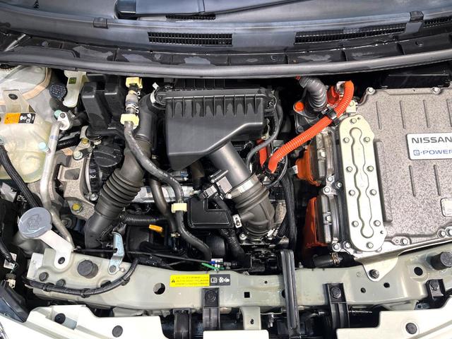 ノート ｅ－パワー　メダリスト　純正ナビ　全周囲カメラ　インテリジェントエマージェンシーブレーキ　コーナーセンサー　スマートキー　純正１５インチアルミ　オートライト　オートエアコン　Ｂｌｕｅｔｏｏｔｈ再生　フルセグ　盗難防止装置（18枚目）