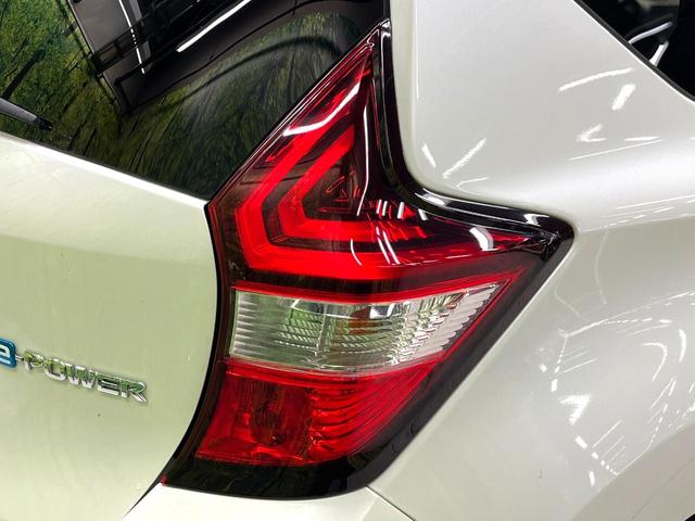 ノート ｅ－パワー　メダリスト　純正ナビ　全周囲カメラ　インテリジェントエマージェンシーブレーキ　コーナーセンサー　スマートキー　純正１５インチアルミ　オートライト　オートエアコン　Ｂｌｕｅｔｏｏｔｈ再生　フルセグ　盗難防止装置（28枚目）