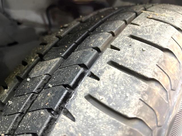 ノート ｅ－パワー　メダリスト　純正ナビ　全周囲カメラ　インテリジェントエマージェンシーブレーキ　コーナーセンサー　スマートキー　純正１５インチアルミ　オートライト　オートエアコン　Ｂｌｕｅｔｏｏｔｈ再生　フルセグ　盗難防止装置（37枚目）