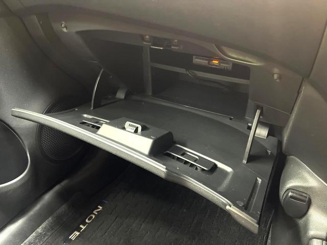 ノート ｅ－パワー　メダリスト　純正ナビ　全周囲カメラ　インテリジェントエマージェンシーブレーキ　コーナーセンサー　スマートキー　純正１５インチアルミ　オートライト　オートエアコン　Ｂｌｕｅｔｏｏｔｈ再生　フルセグ　盗難防止装置（54枚目）
