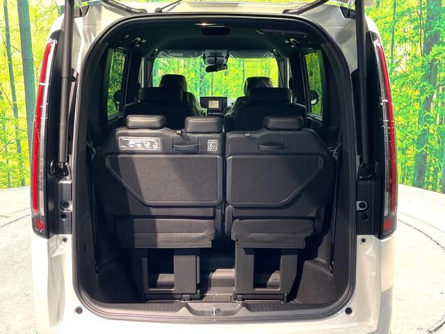 ���i�̂���������ʋ΁A���}���ɏ\���ȉ׎��X�y�[�X���m�ۂ��Ă���܂��B�T�[�h�V�[�g��|���ƁA�傫�ȉו��̐ύڂ��\�ł���