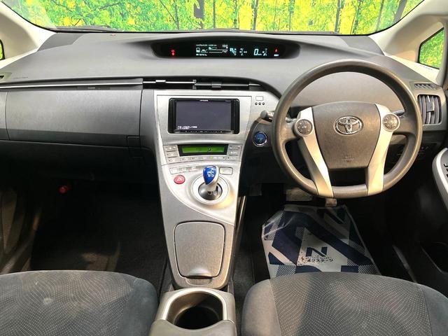 プリウス Ｓ　ＳＤナビ　禁煙車　スマートキー　ＨＩＤヘッド　オートライト　オートエアコン　Ｂｌｕｅｔｏｏｔｈ再生　ＣＤ／ＤＶＤ再生　地デジＴＶ　ステアリングスイッチ　横滑り防止装置　電動格納ドアミラー　盗難防止装置（2枚目）