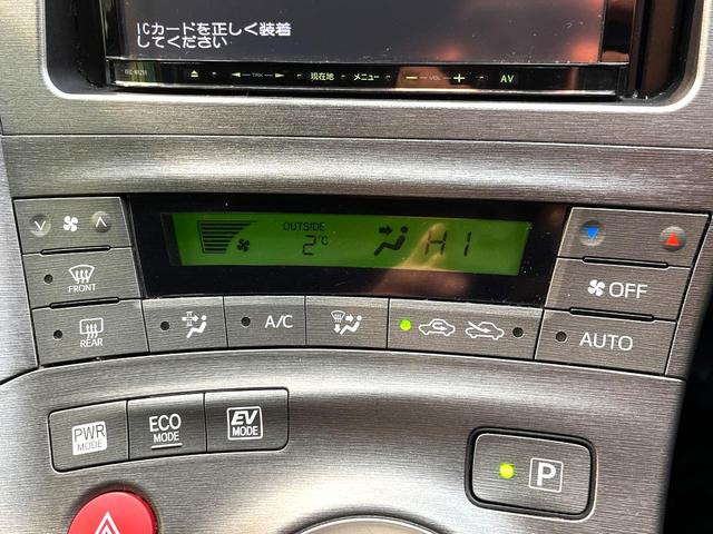 プリウス Ｓ　ＳＤナビ　禁煙車　スマートキー　ＨＩＤヘッド　オートライト　オートエアコン　Ｂｌｕｅｔｏｏｔｈ再生　ＣＤ／ＤＶＤ再生　地デジＴＶ　ステアリングスイッチ　横滑り防止装置　電動格納ドアミラー　盗難防止装置（6枚目）
