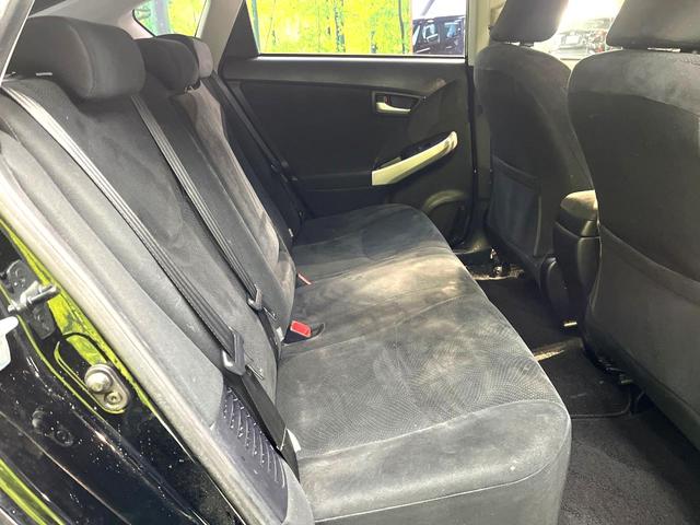 プリウス Ｓ　ＳＤナビ　禁煙車　スマートキー　ＨＩＤヘッド　オートライト　オートエアコン　Ｂｌｕｅｔｏｏｔｈ再生　ＣＤ／ＤＶＤ再生　地デジＴＶ　ステアリングスイッチ　横滑り防止装置　電動格納ドアミラー　盗難防止装置（9枚目）