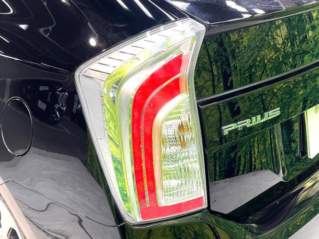 プリウス Ｓ　ＳＤナビ　禁煙車　スマートキー　ＨＩＤヘッド　オートライト　オートエアコン　Ｂｌｕｅｔｏｏｔｈ再生　ＣＤ／ＤＶＤ再生　地デジＴＶ　ステアリングスイッチ　横滑り防止装置　電動格納ドアミラー　盗難防止装置（27枚目）