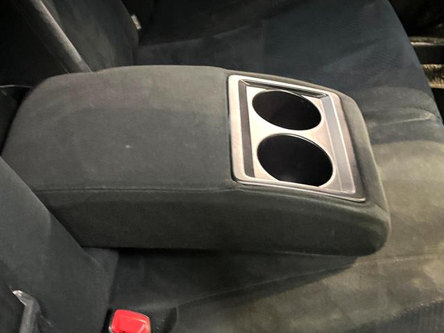 プリウス Ｓ　ＳＤナビ　禁煙車　スマートキー　ＨＩＤヘッド　オートライト　オートエアコン　Ｂｌｕｅｔｏｏｔｈ再生　ＣＤ／ＤＶＤ再生　地デジＴＶ　ステアリングスイッチ　横滑り防止装置　電動格納ドアミラー　盗難防止装置（45枚目）