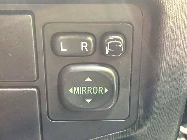 プリウス Ｓ　ＳＤナビ　禁煙車　スマートキー　ＨＩＤヘッド　オートライト　オートエアコン　Ｂｌｕｅｔｏｏｔｈ再生　ＣＤ／ＤＶＤ再生　地デジＴＶ　ステアリングスイッチ　横滑り防止装置　電動格納ドアミラー　盗難防止装置（53枚目）