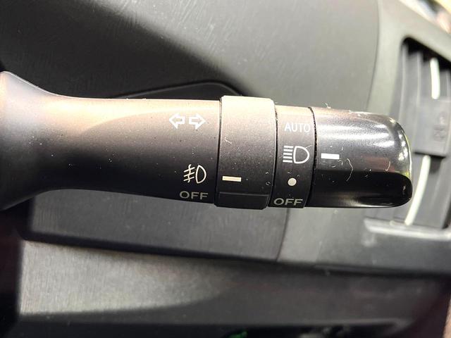 プリウス Ｓ　ＳＤナビ　禁煙車　スマートキー　ＨＩＤヘッド　オートライト　オートエアコン　Ｂｌｕｅｔｏｏｔｈ再生　ＣＤ／ＤＶＤ再生　地デジＴＶ　ステアリングスイッチ　横滑り防止装置　電動格納ドアミラー　盗難防止装置（57枚目）