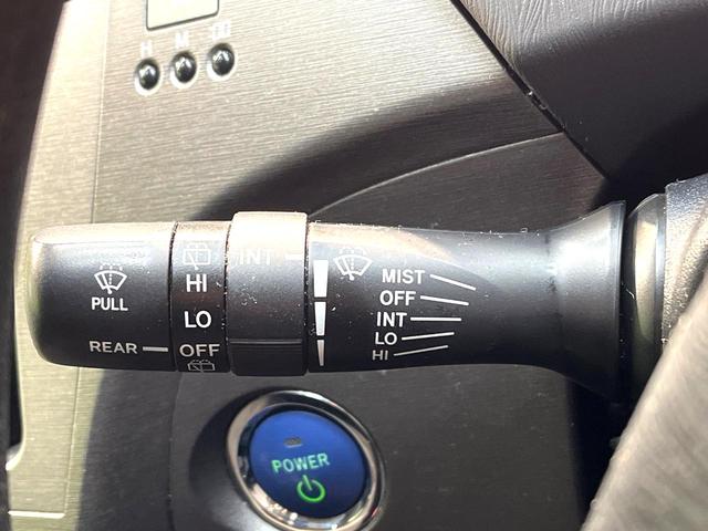 プリウス Ｓ　ＳＤナビ　禁煙車　スマートキー　ＨＩＤヘッド　オートライト　オートエアコン　Ｂｌｕｅｔｏｏｔｈ再生　ＣＤ／ＤＶＤ再生　地デジＴＶ　ステアリングスイッチ　横滑り防止装置　電動格納ドアミラー　盗難防止装置（58枚目）